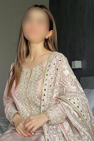 Busty Indian London escort AMRITA - Paddington W2