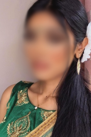 Busty Indian London escort ASHIYA - Paddington W2